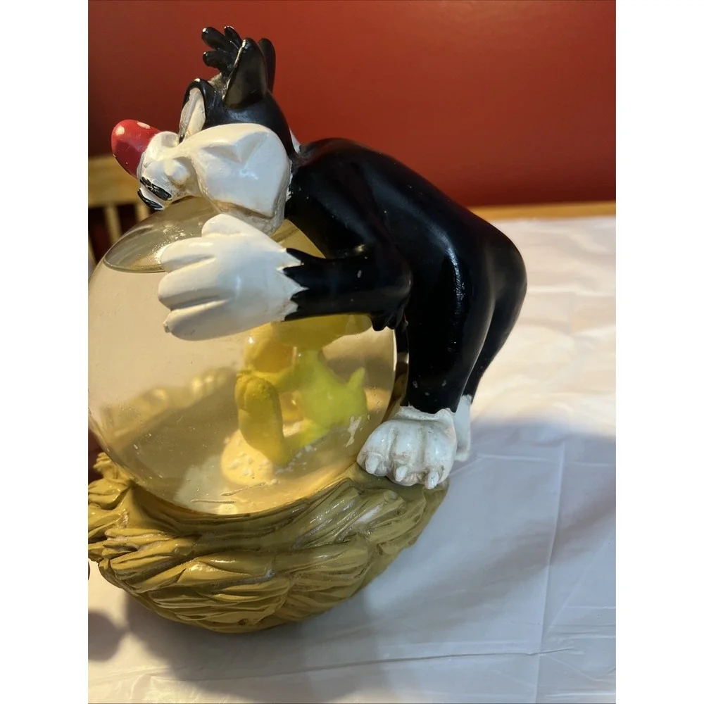 1995 Warner Bros Looney Tunes Sylvester & Tweety Bird Large Snow Globe